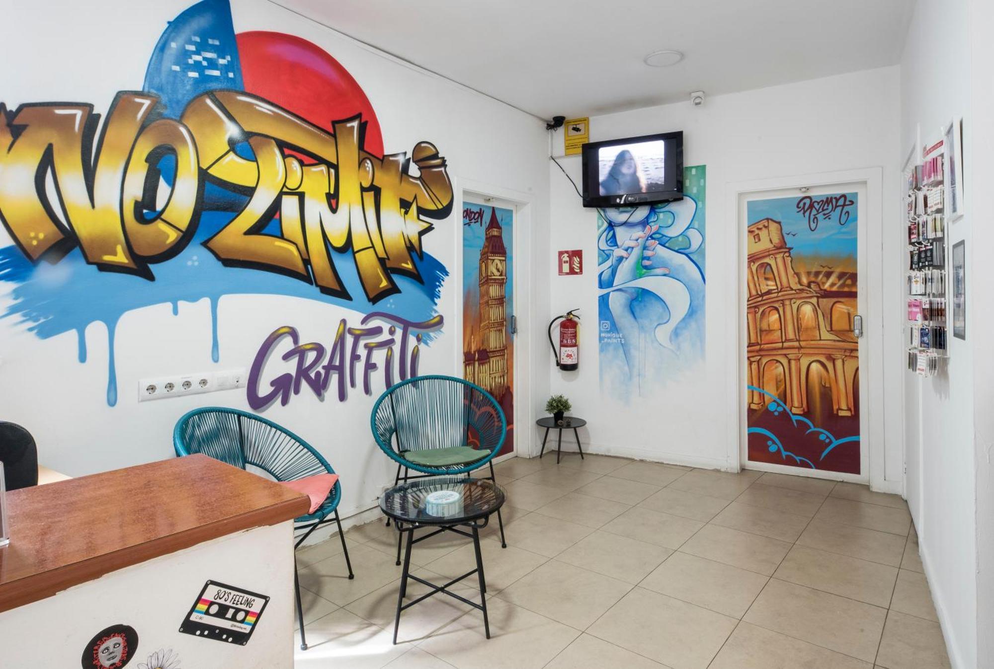 No Limit Graffiti Hostel *