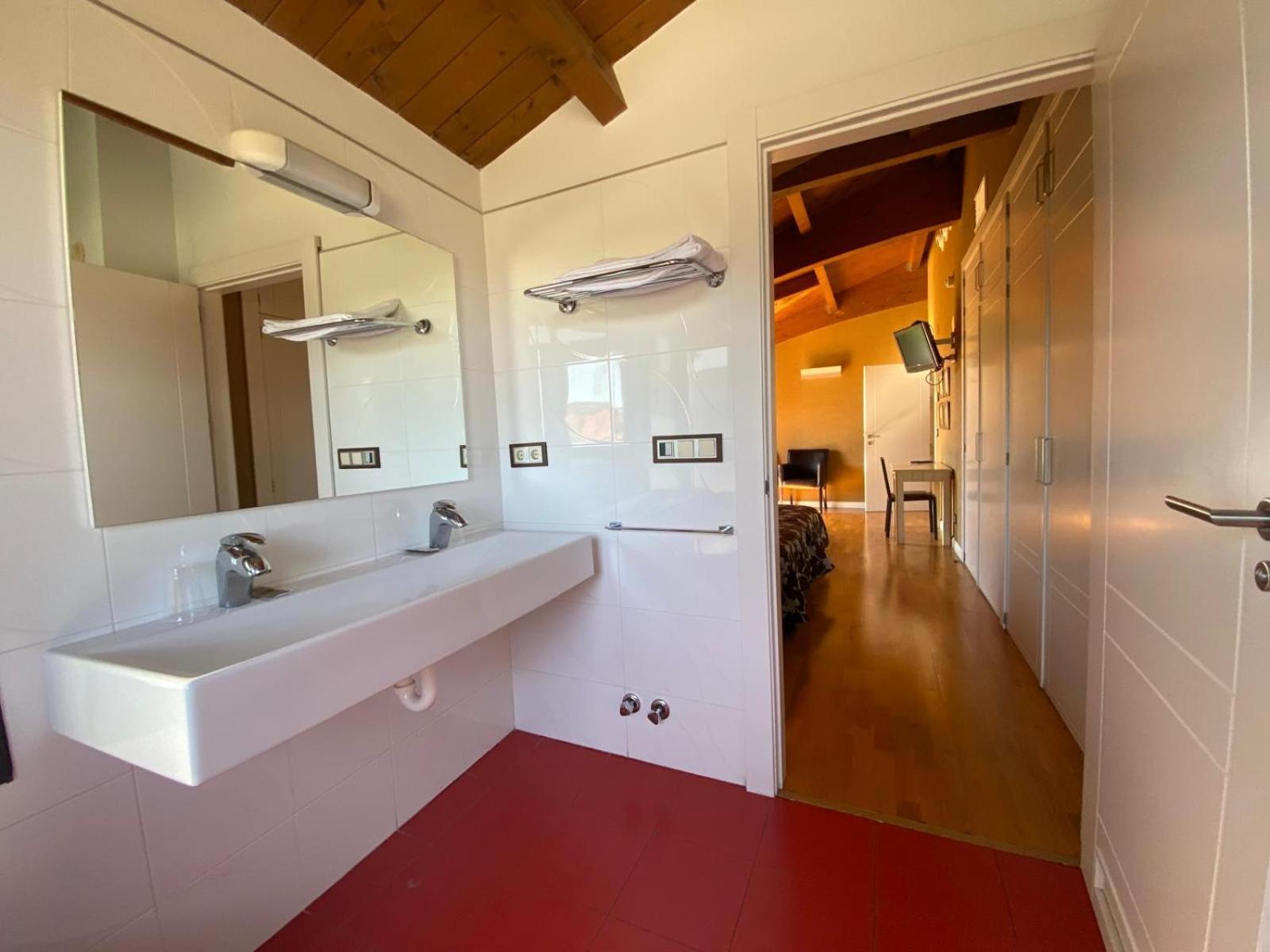 Roomrural Iru-bide Hotel