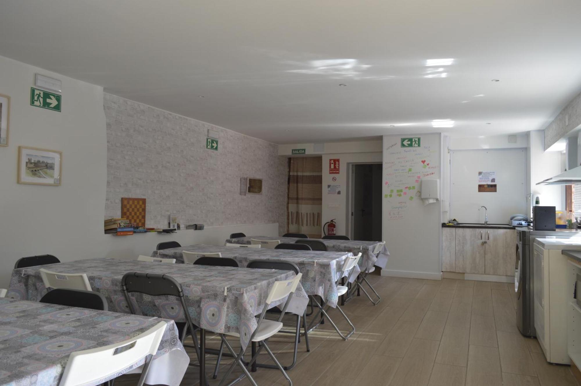 Gares Hostal *