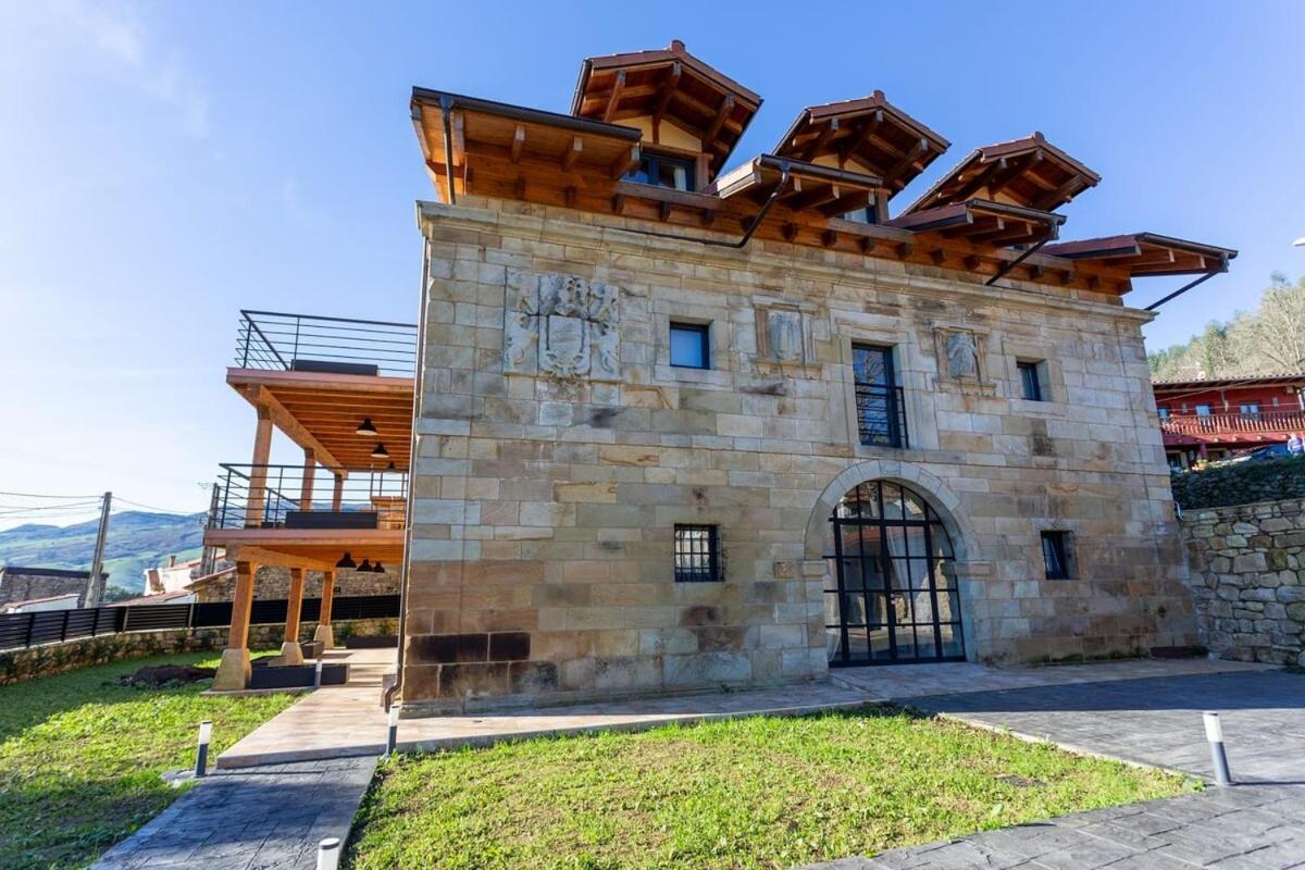 Sandonana Old Palace * Villafufre