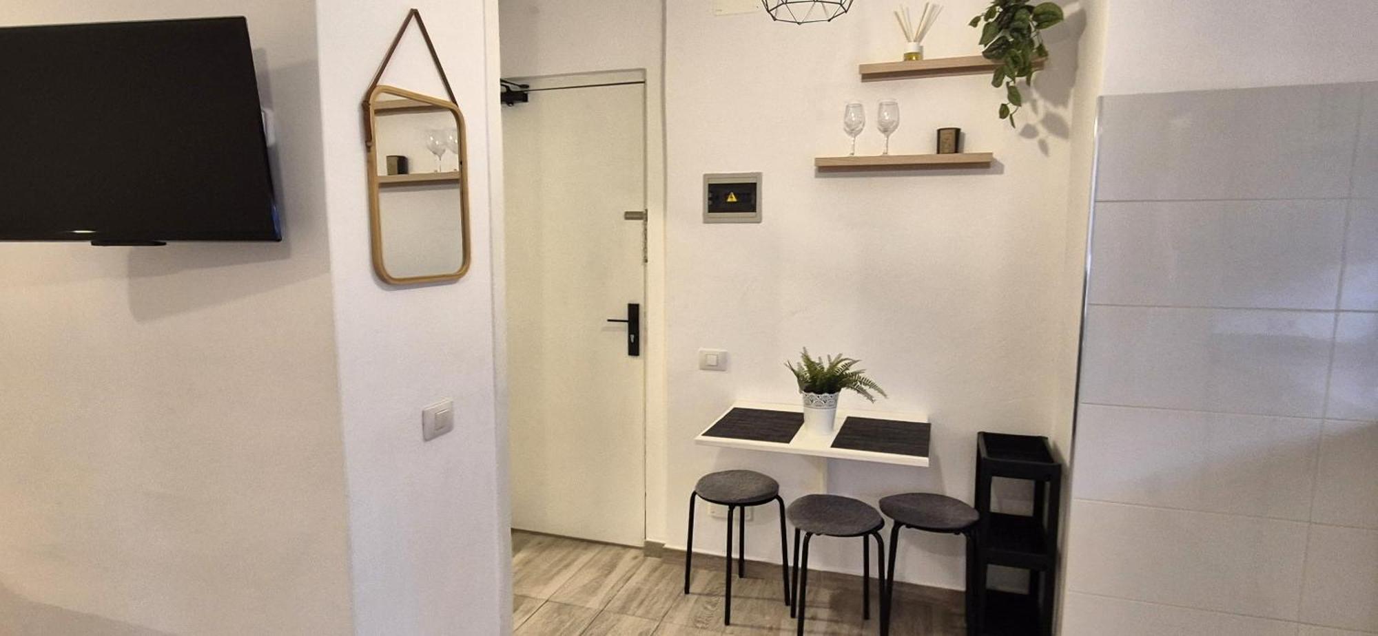 Apartment Con Piscina En *