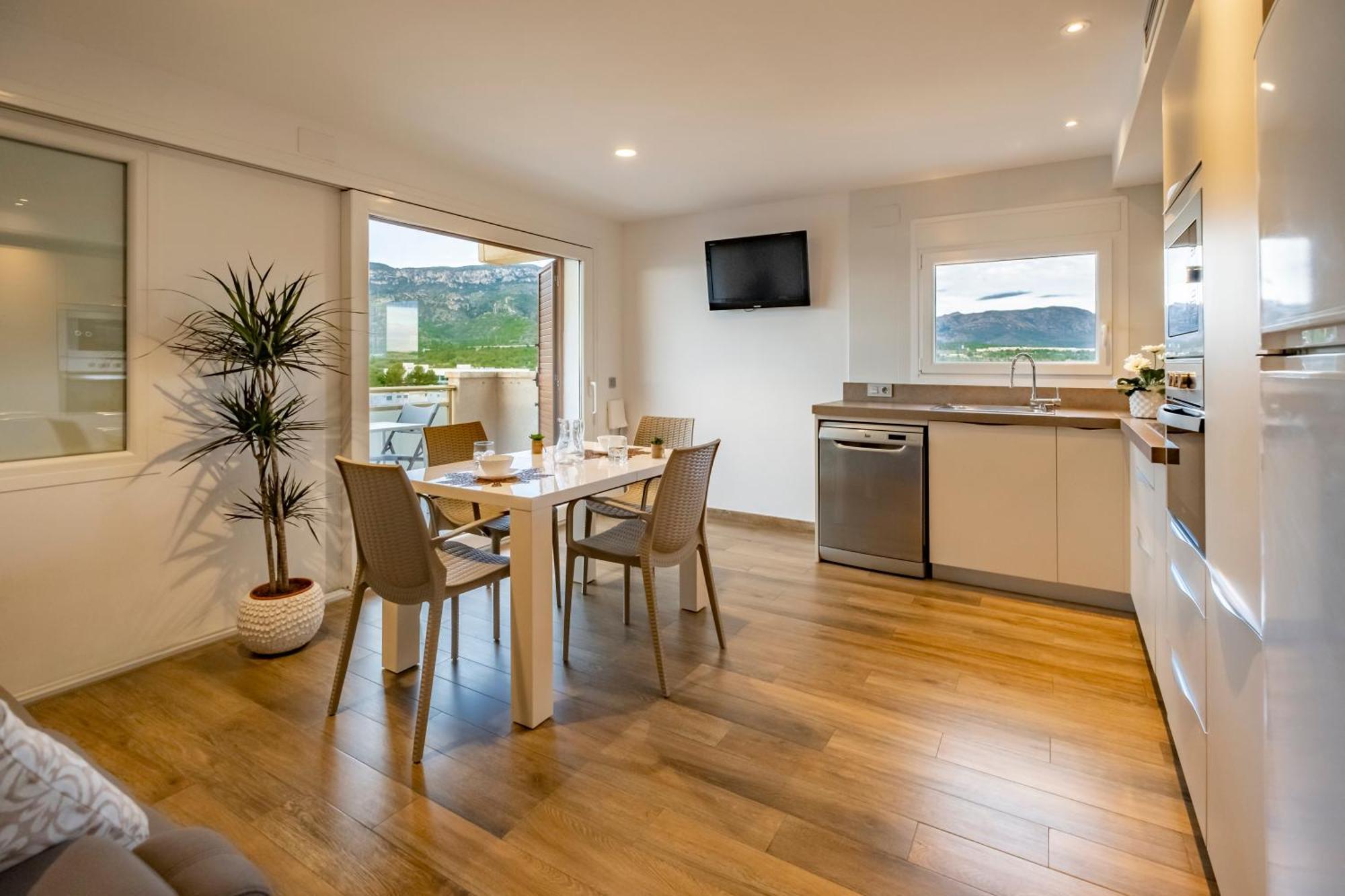 Con Terraza, Vistas Playa Y Montana Apartment Hospitalet De L'Infant