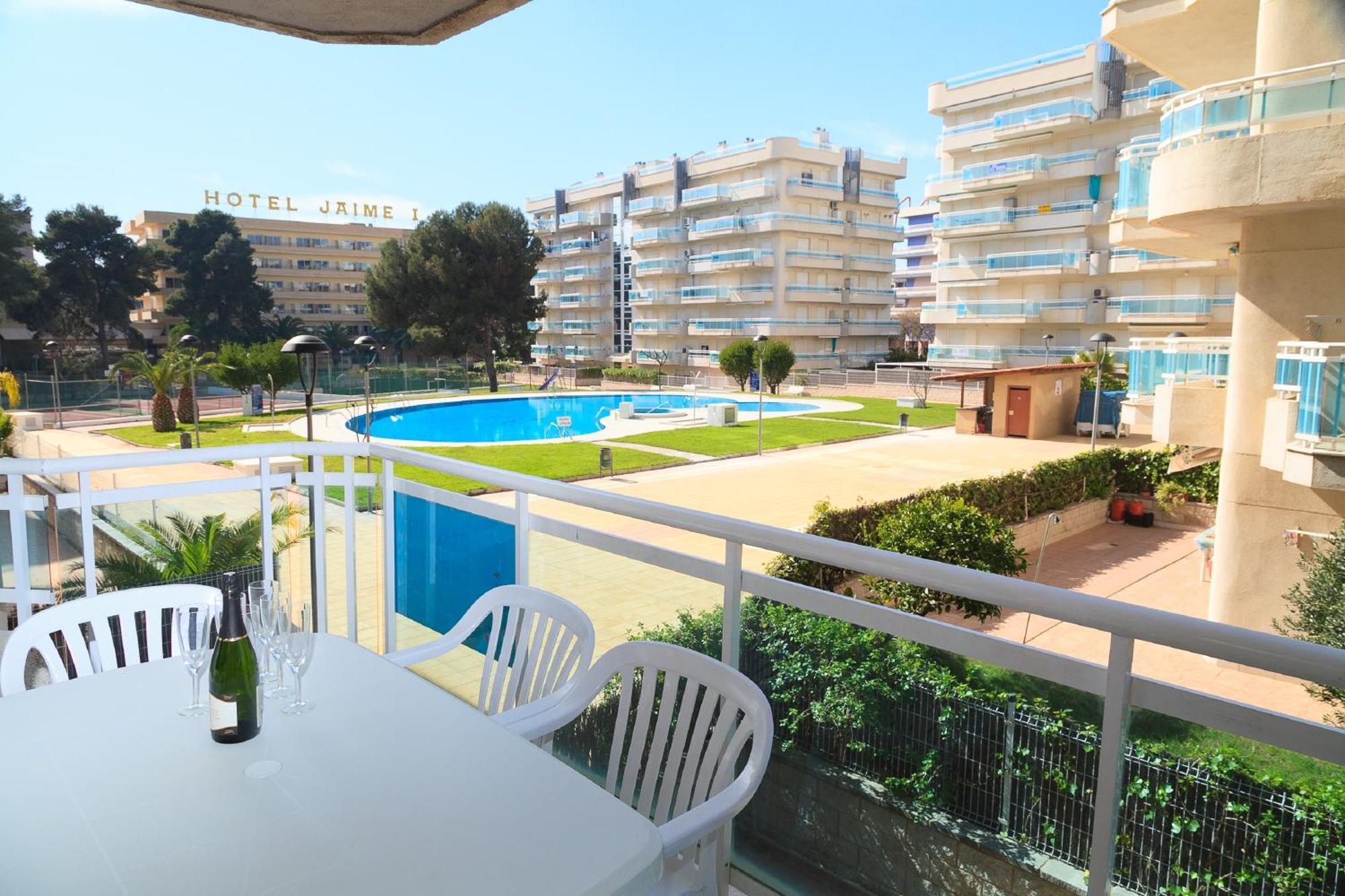 Apartment Uhc Larimar Family Complex