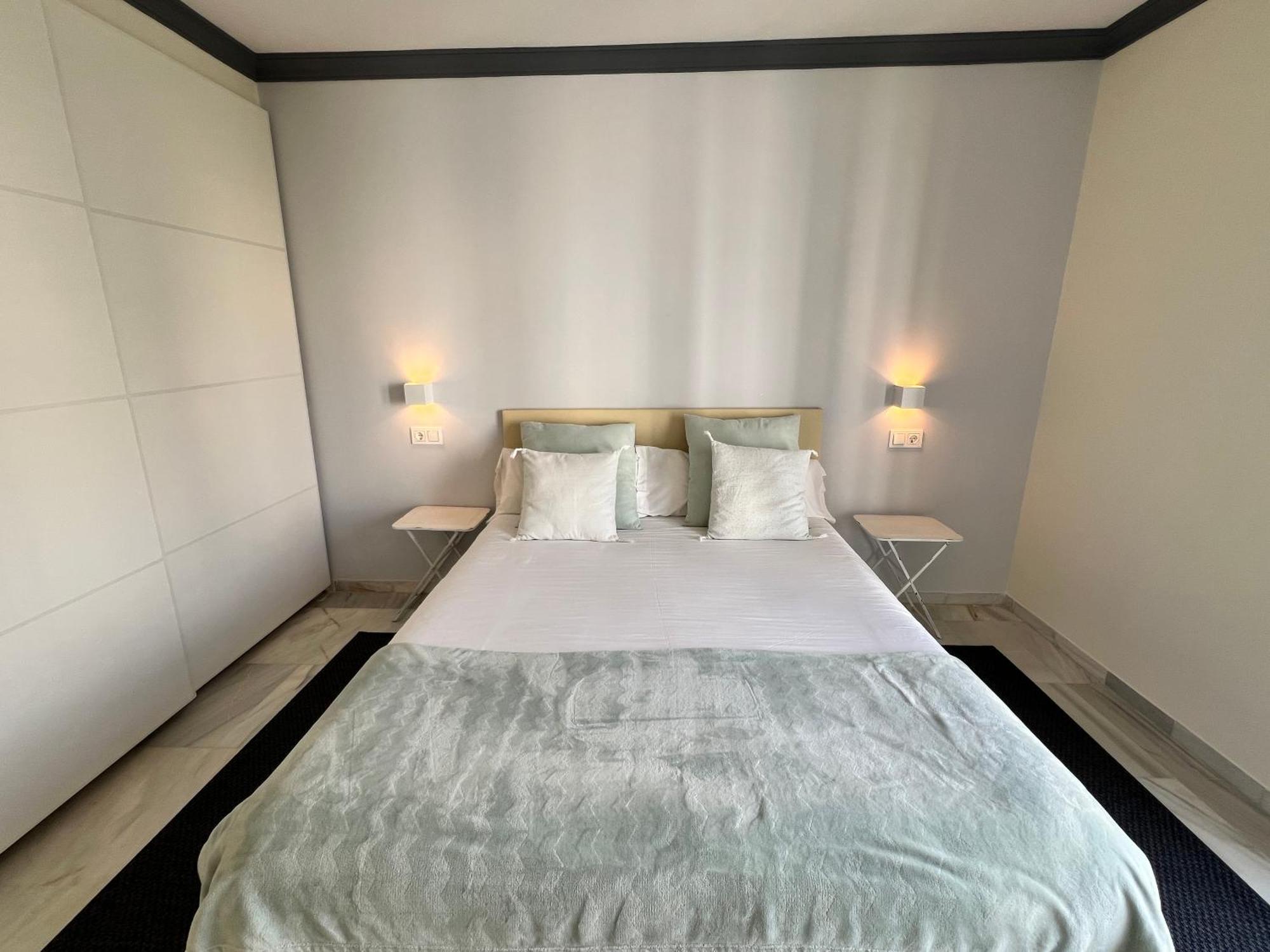 Apartamento Puerto Banus. Urb Jardines Del Puerto. For Up To 6