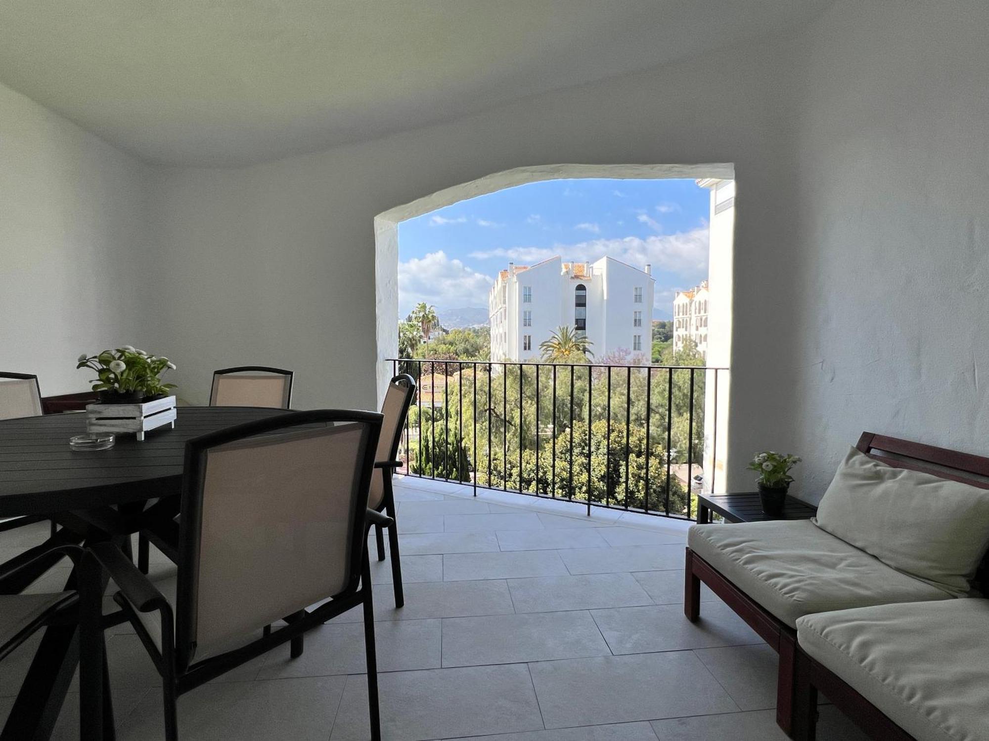 Puerto Banus. Urb Jardines Del Puerto. For Up To 6 Apartamento Marbella