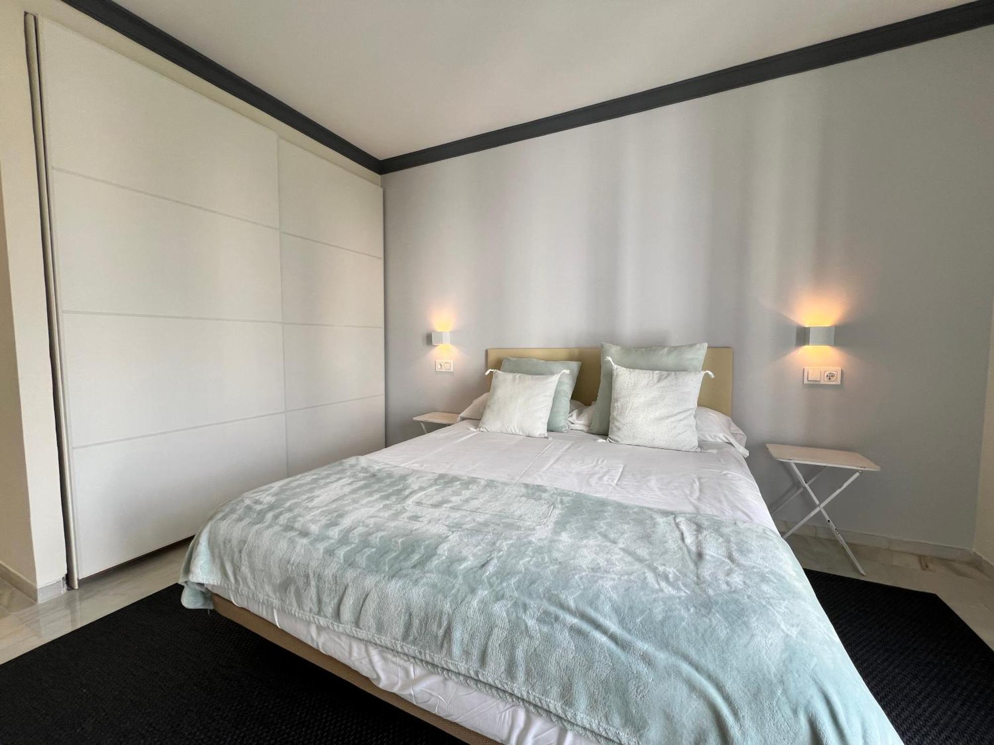 Puerto Banus. Urb Jardines Del Puerto. For Up To 6