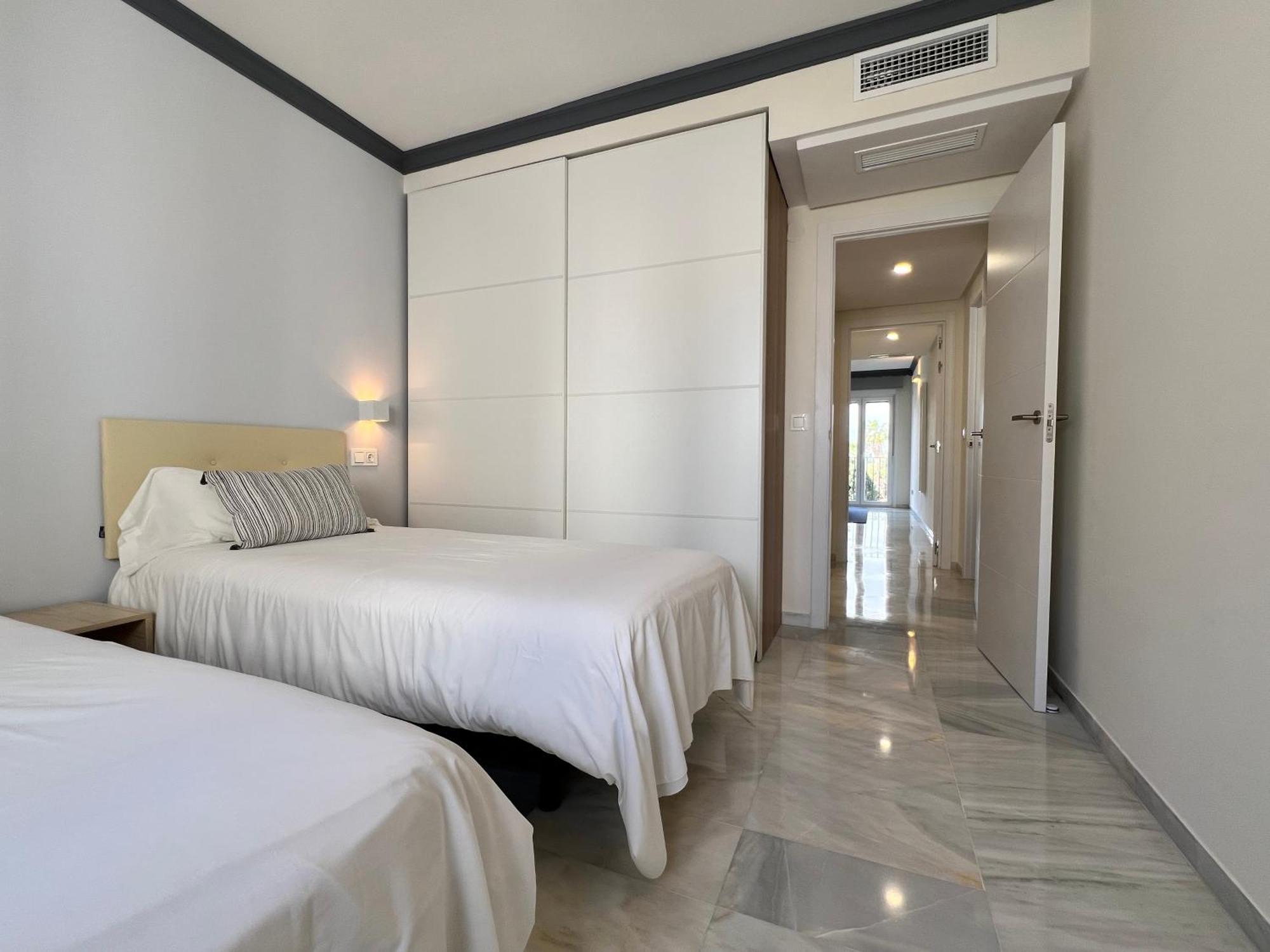 Apartamento Puerto Banus. Urb Jardines Del Puerto. For Up To 6 Marbella