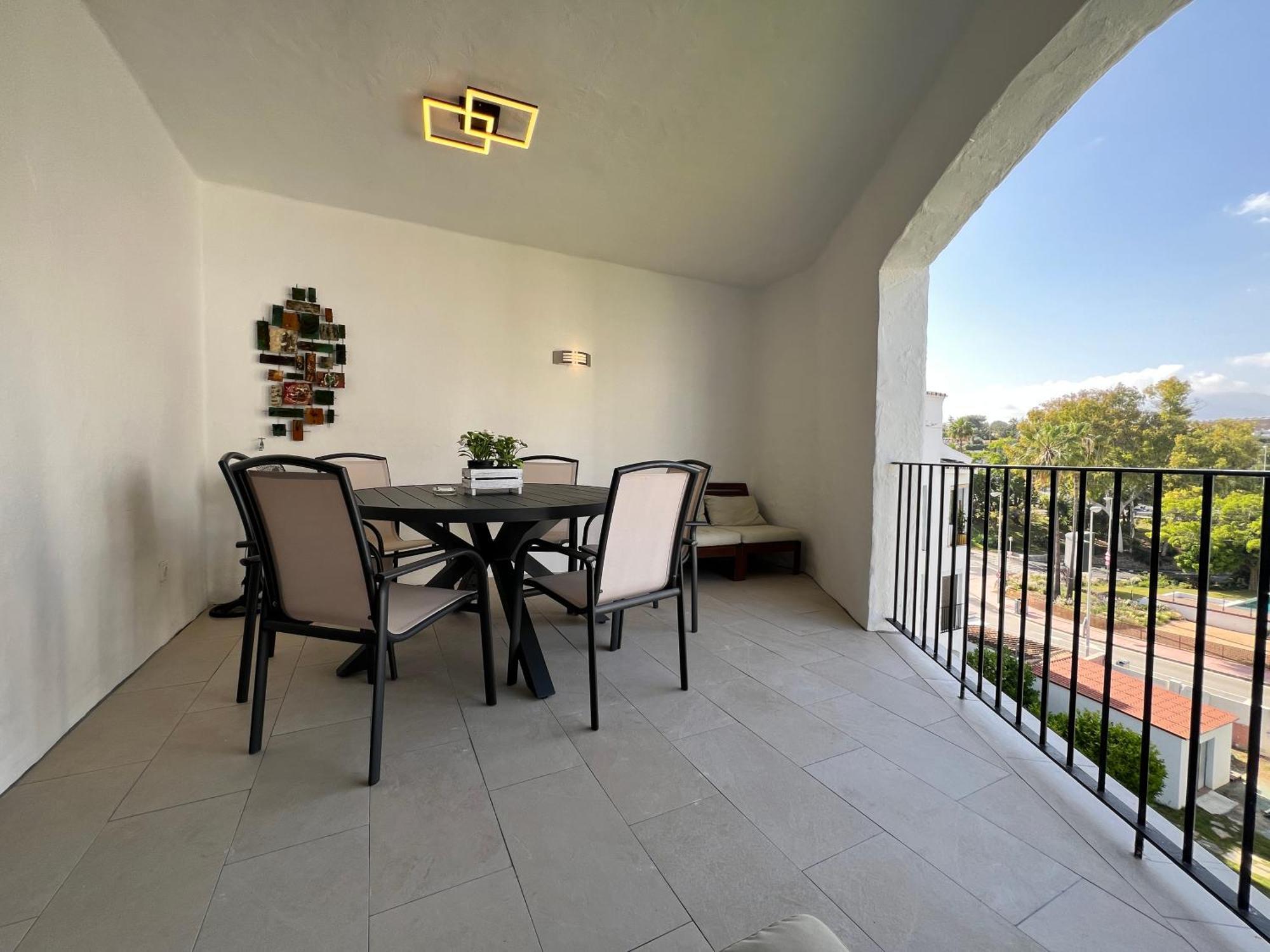 Puerto Banus. Urb Jardines Del Puerto. For Up To 6