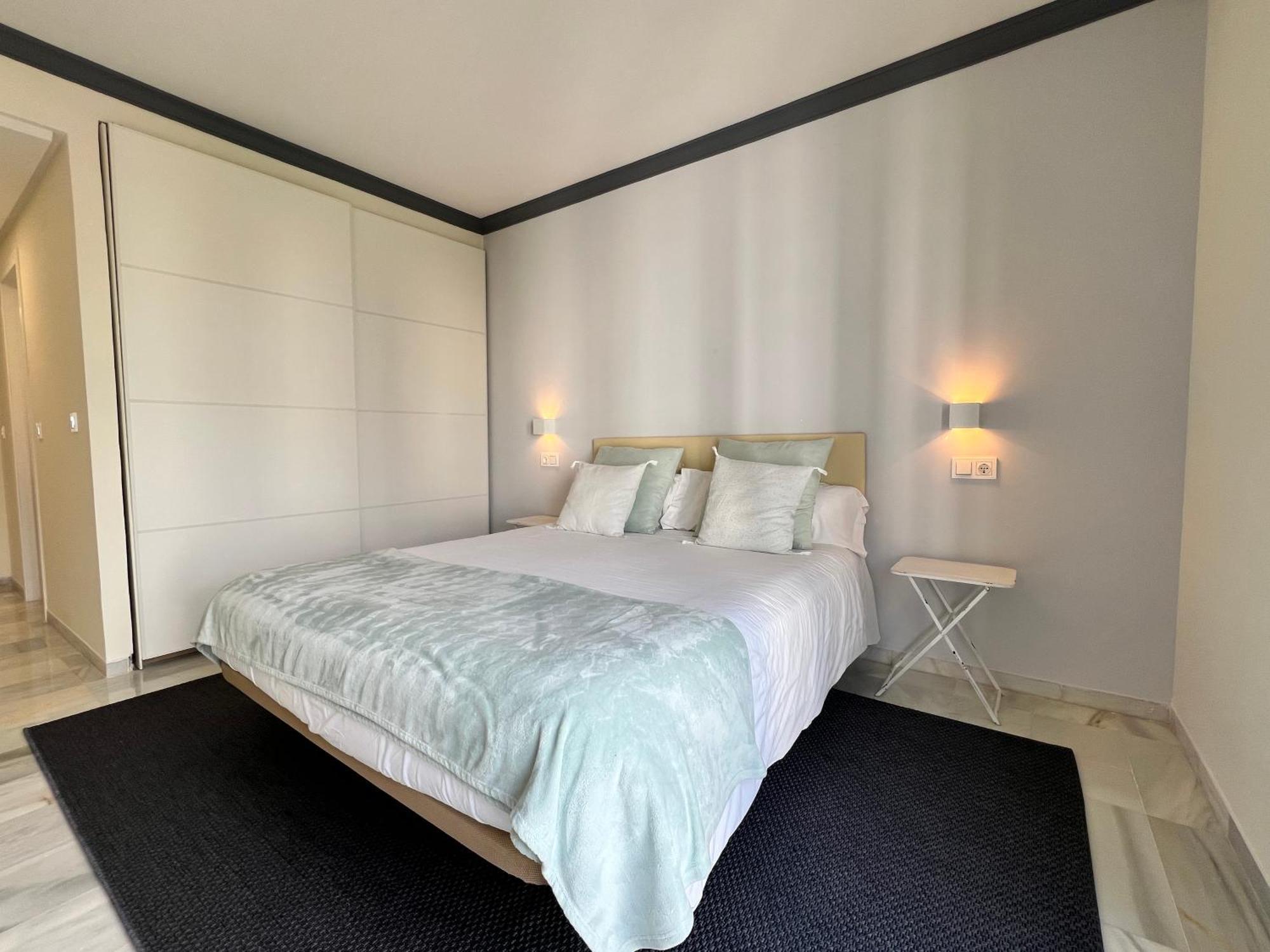 Puerto Banus. Urb Jardines Del Puerto. For Up To 6