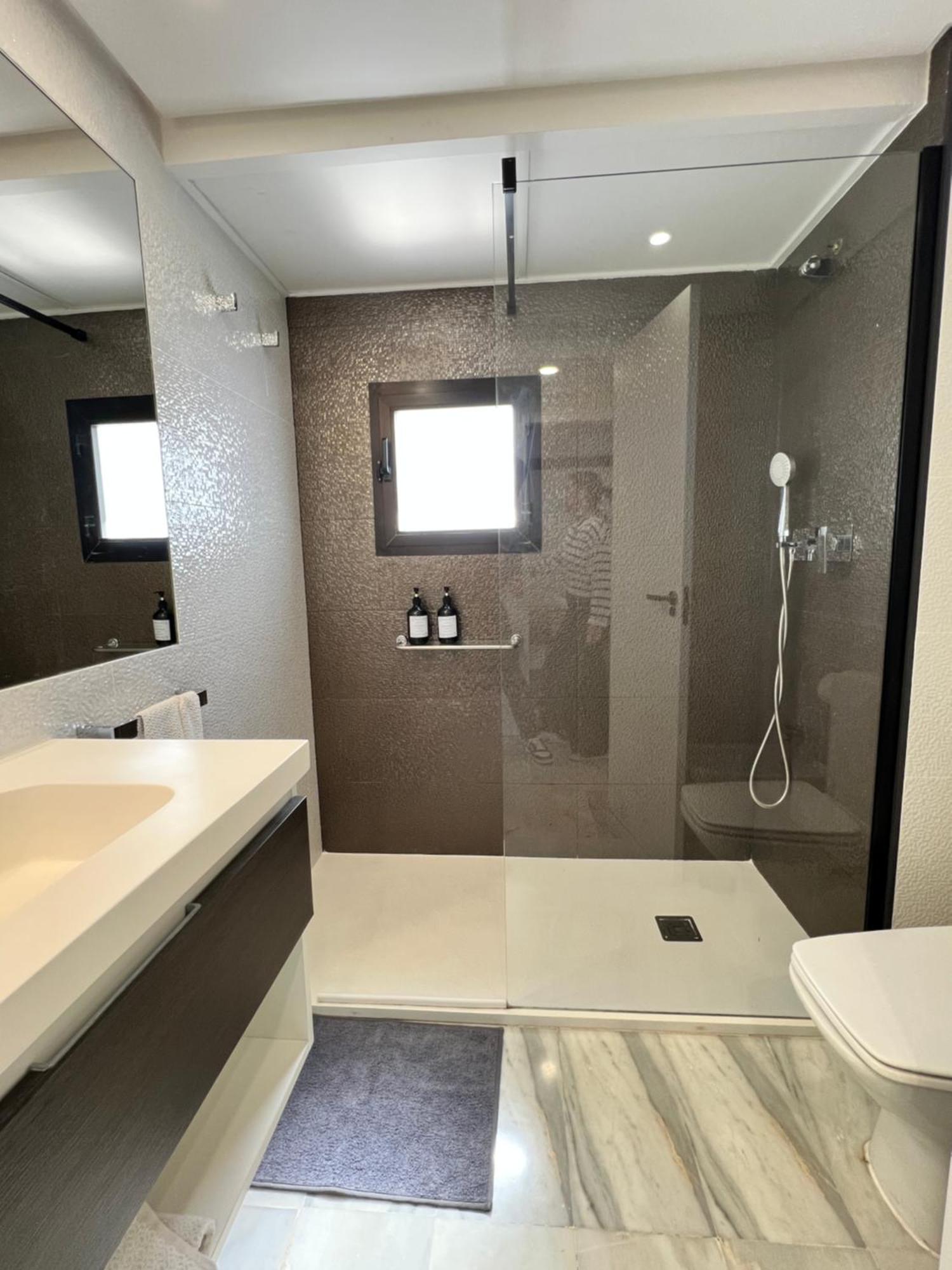 Puerto Banus. Urb Jardines Del Puerto. For Up To 6