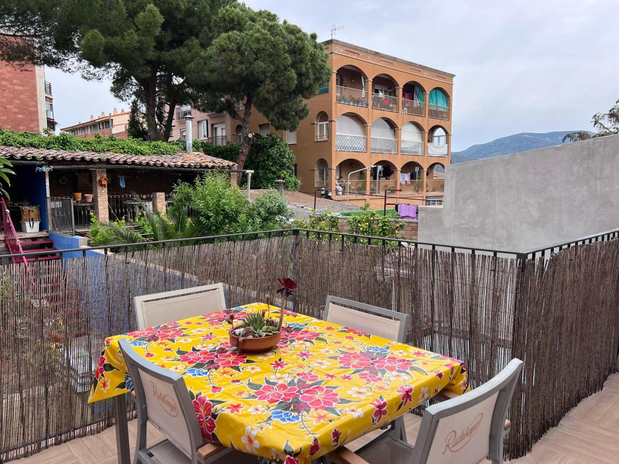 Apartment Alojamiento Con Encanto En Planta Superior Ideal Para Trabajo Y Escapadas Familiares En Montserrat