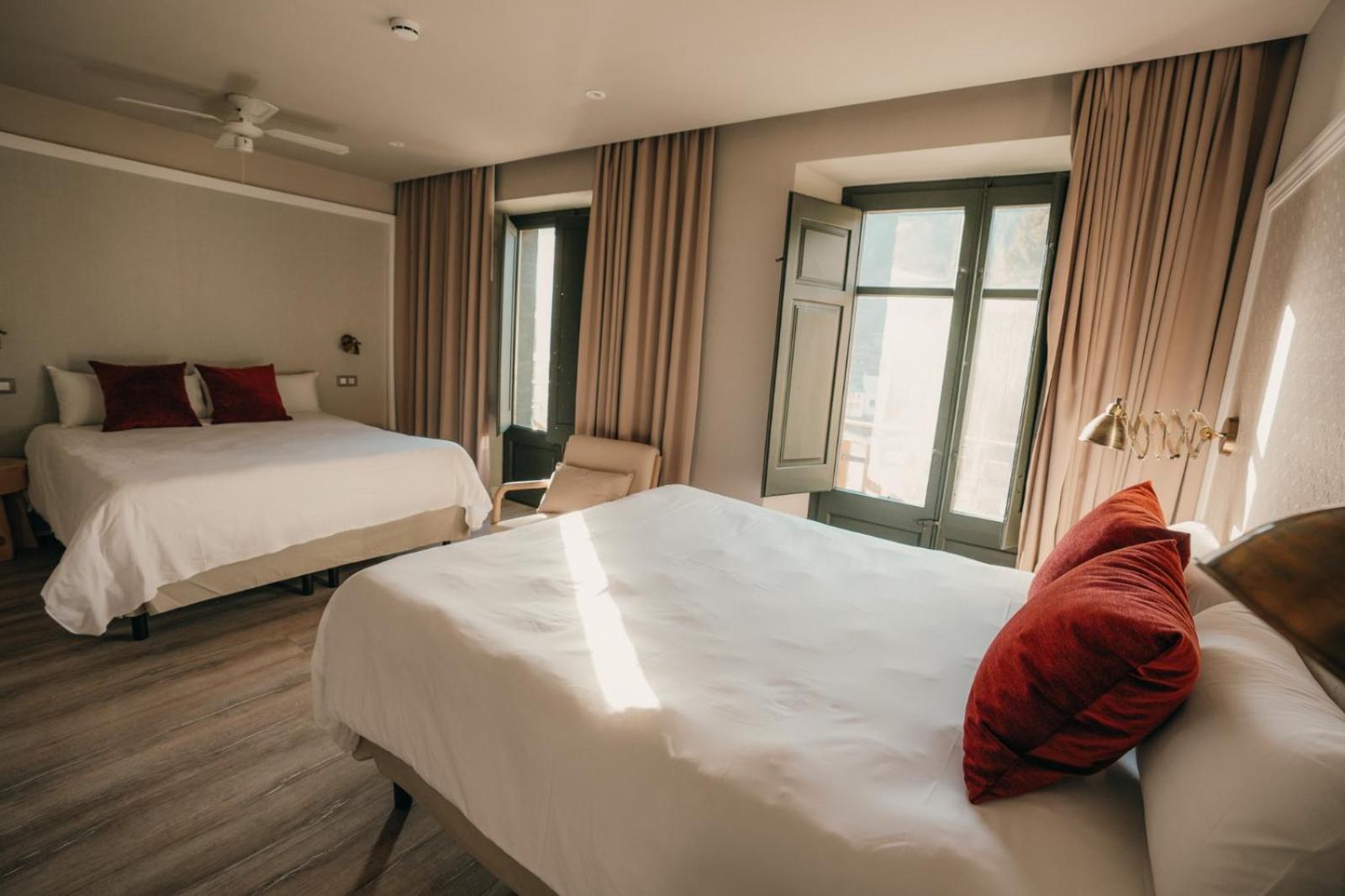 Hotel El Niu De 3*