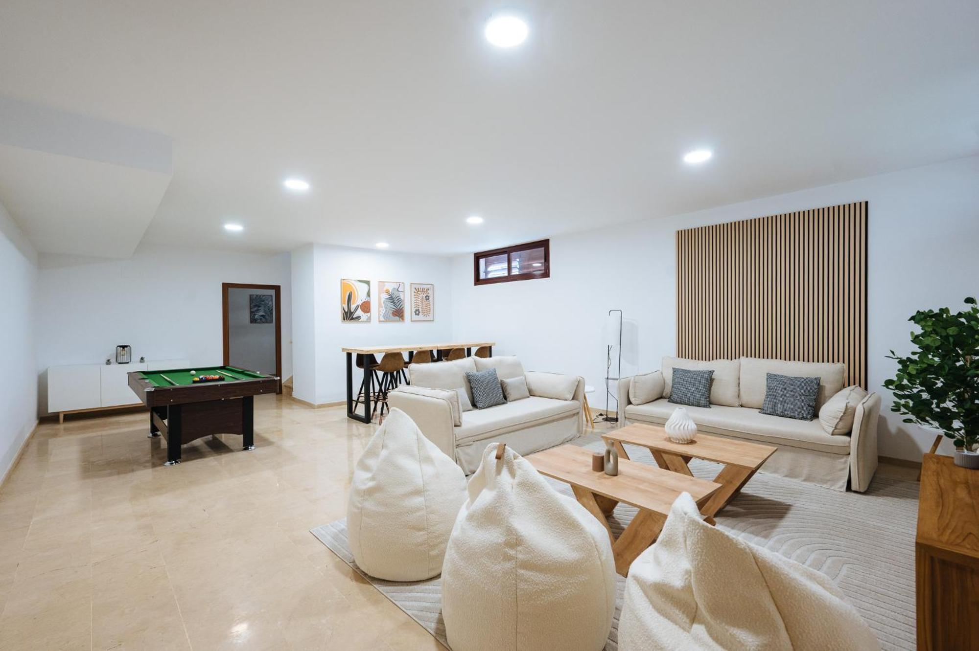 Luxury In Sevilla - Pool, Terrace & Gameroom *