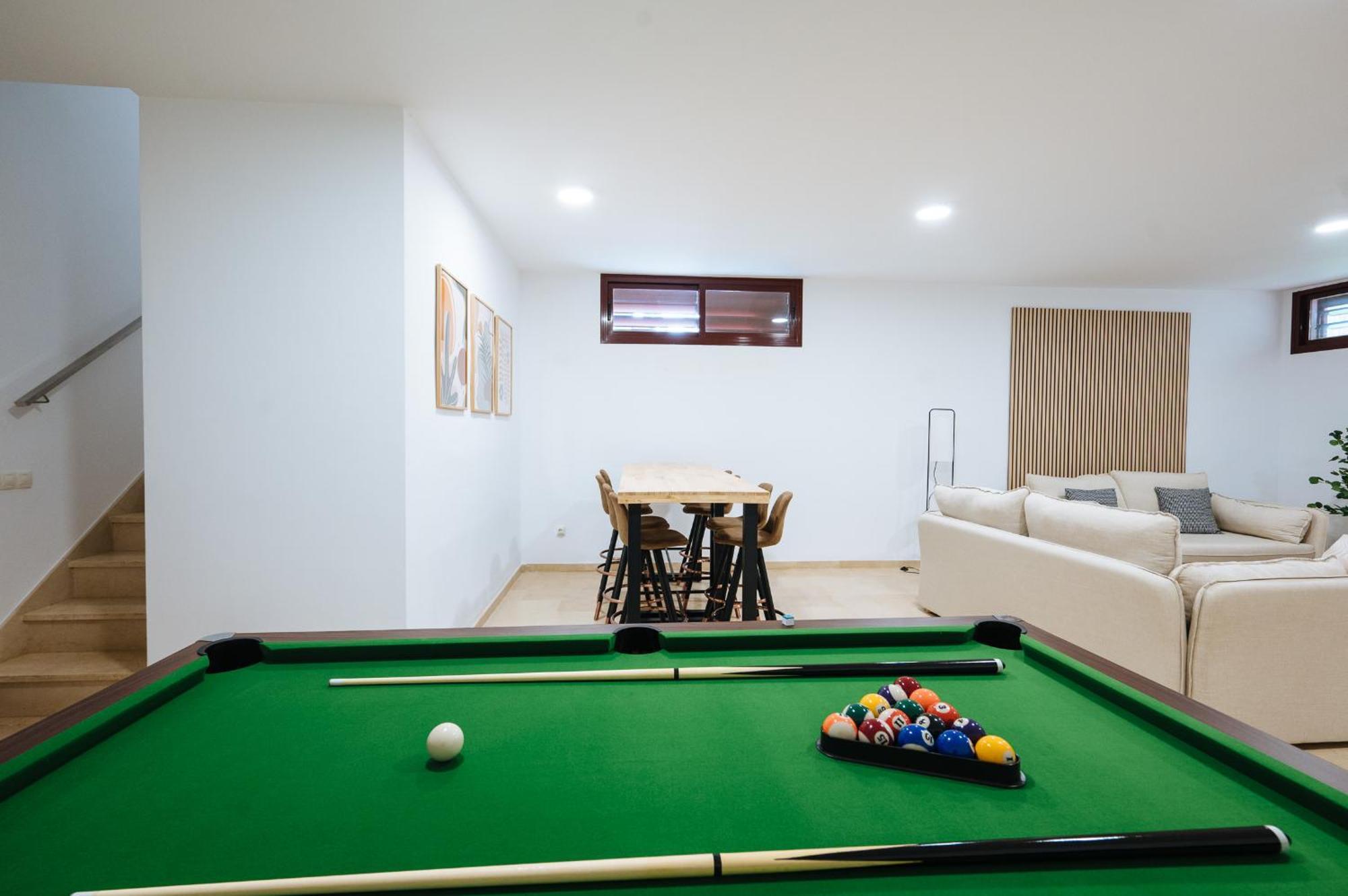 Luxury In Sevilla - Pool, Terrace & Gameroom Apartment *