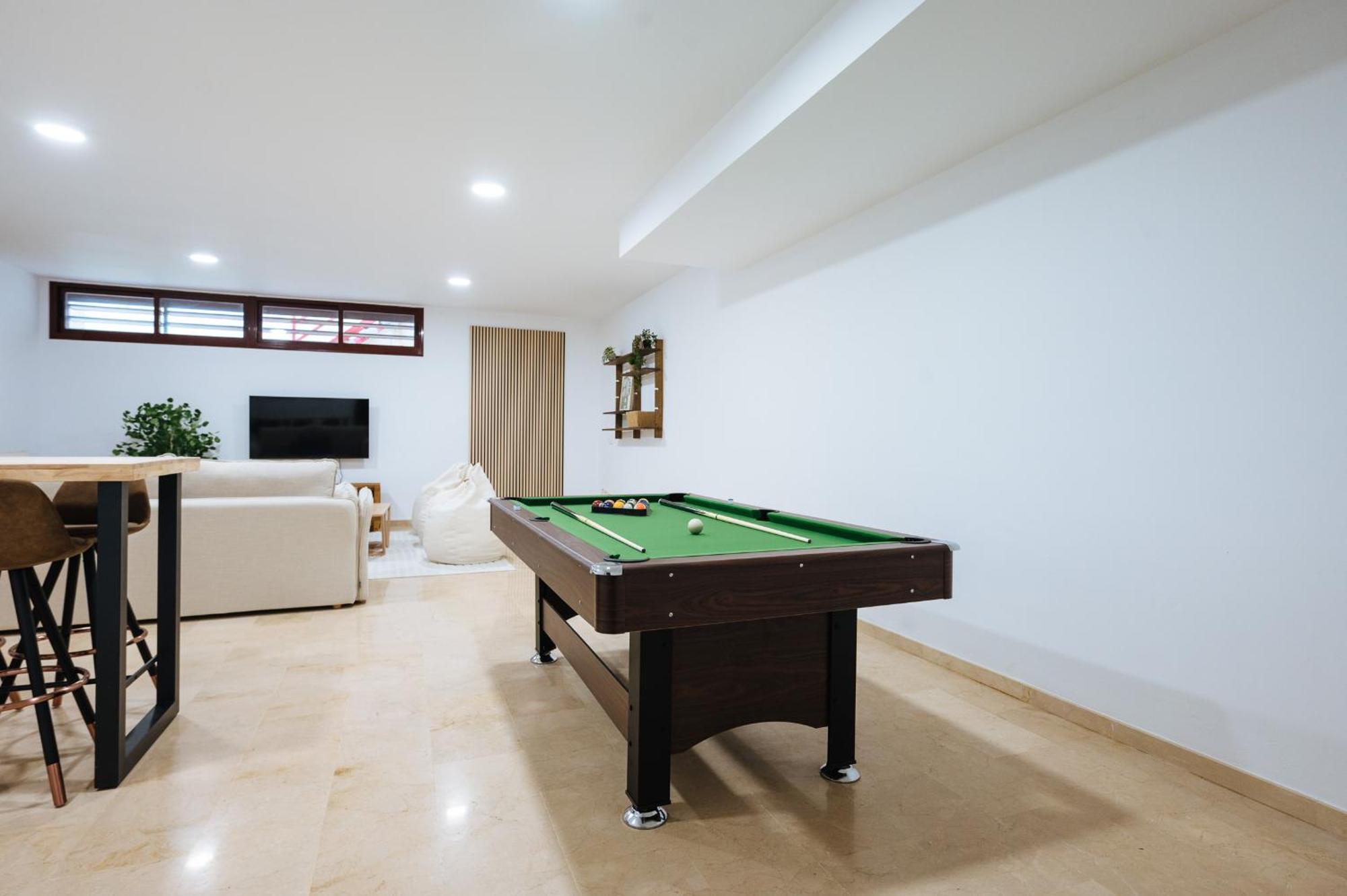 Apartment Luxury In Sevilla - Pool, Terrace & Gameroom