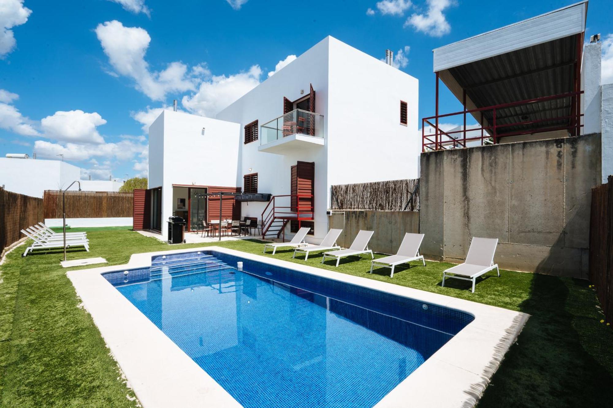 Luxury In Sevilla - Pool, Terrace & Gameroom Apartment