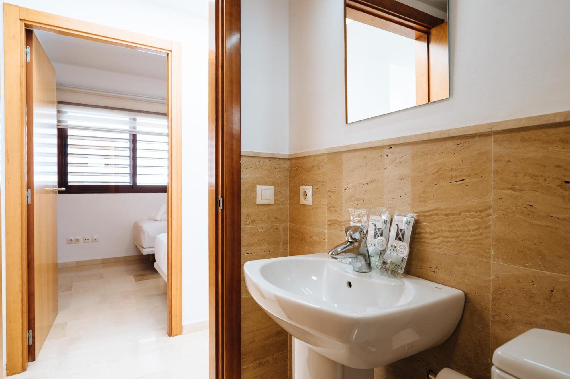 Luxury In Sevilla - Pool, Terrace & Gameroom Apartamento *