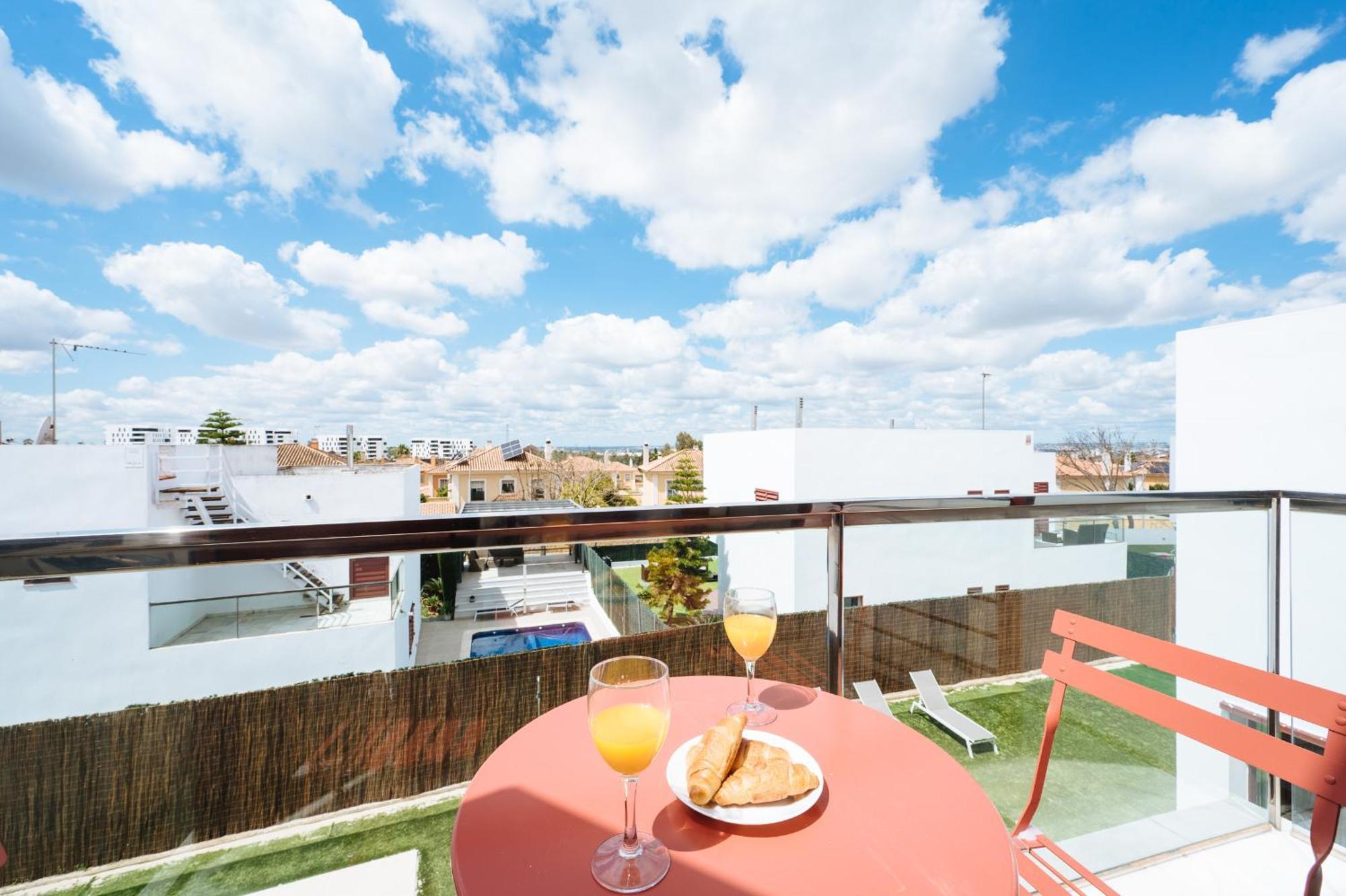 Luxury In Sevilla - Pool, Terrace & Gameroom *