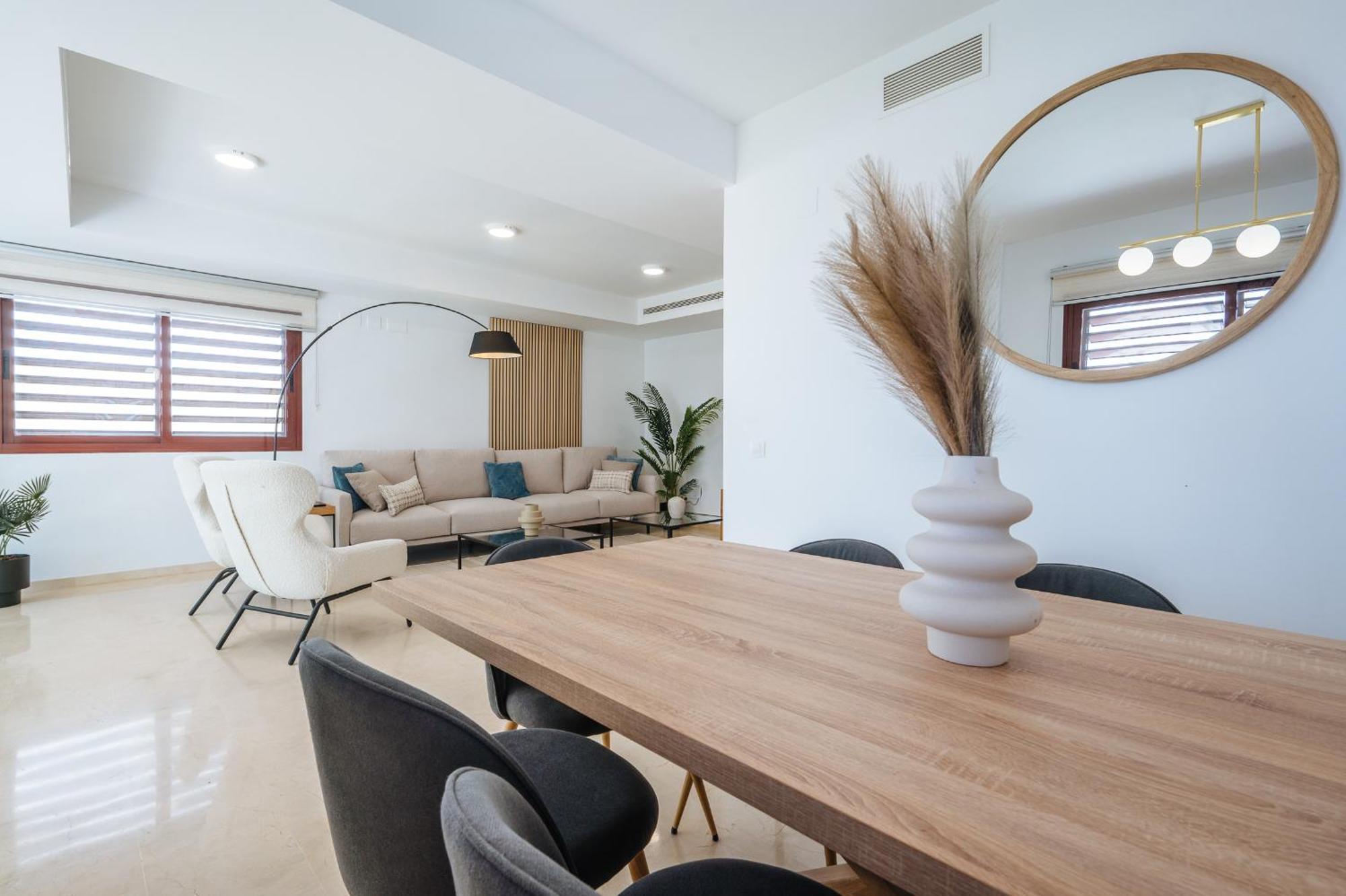 Luxury In Sevilla - Pool, Terrace & Gameroom Apartamento *