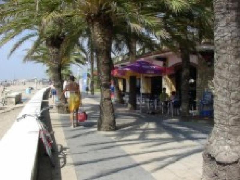 Apartment Spacious Flat With Sea Views, 3 Bedrooms, 2 Bathrooms And Next To The Beach!! *