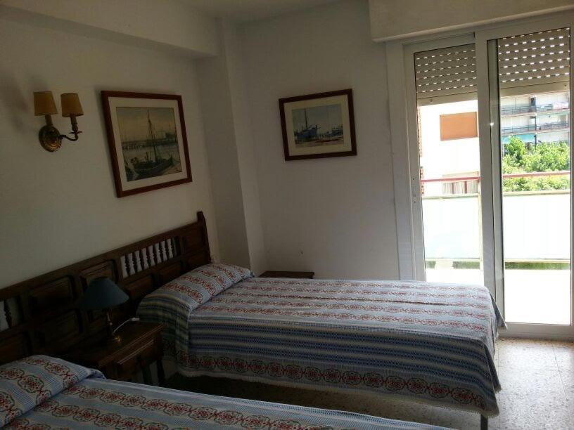 Spacious Flat With Sea Views, 3 Bedrooms, 2 Bathrooms And Next To The Beach!! Apartment Roda de Bera