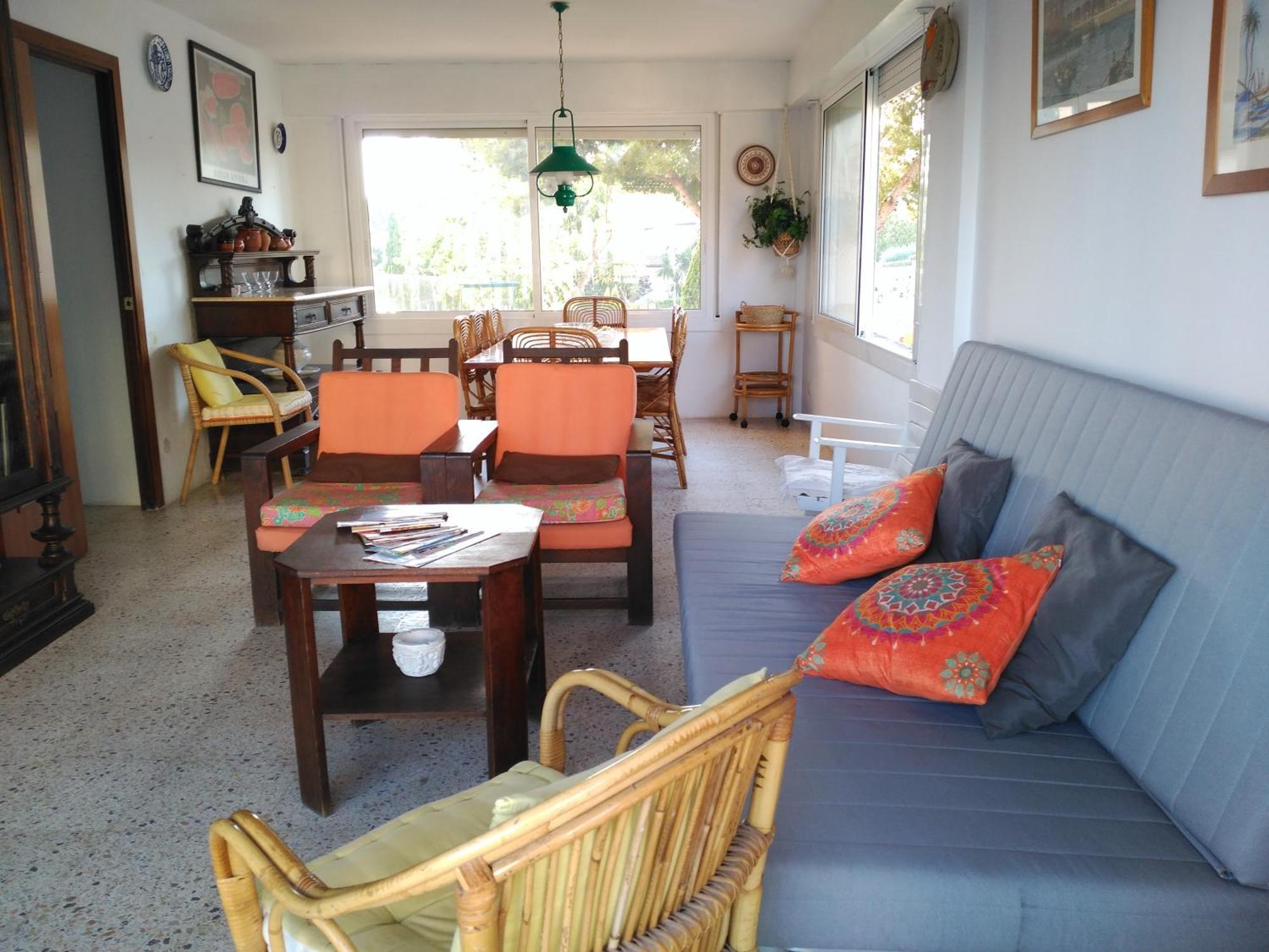 Apartment Spacious Flat With Sea Views, 3 Bedrooms, 2 Bathrooms And Next To The Beach!!