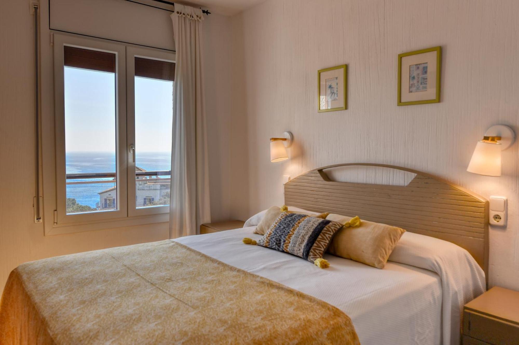 Panoramic Sea Views *