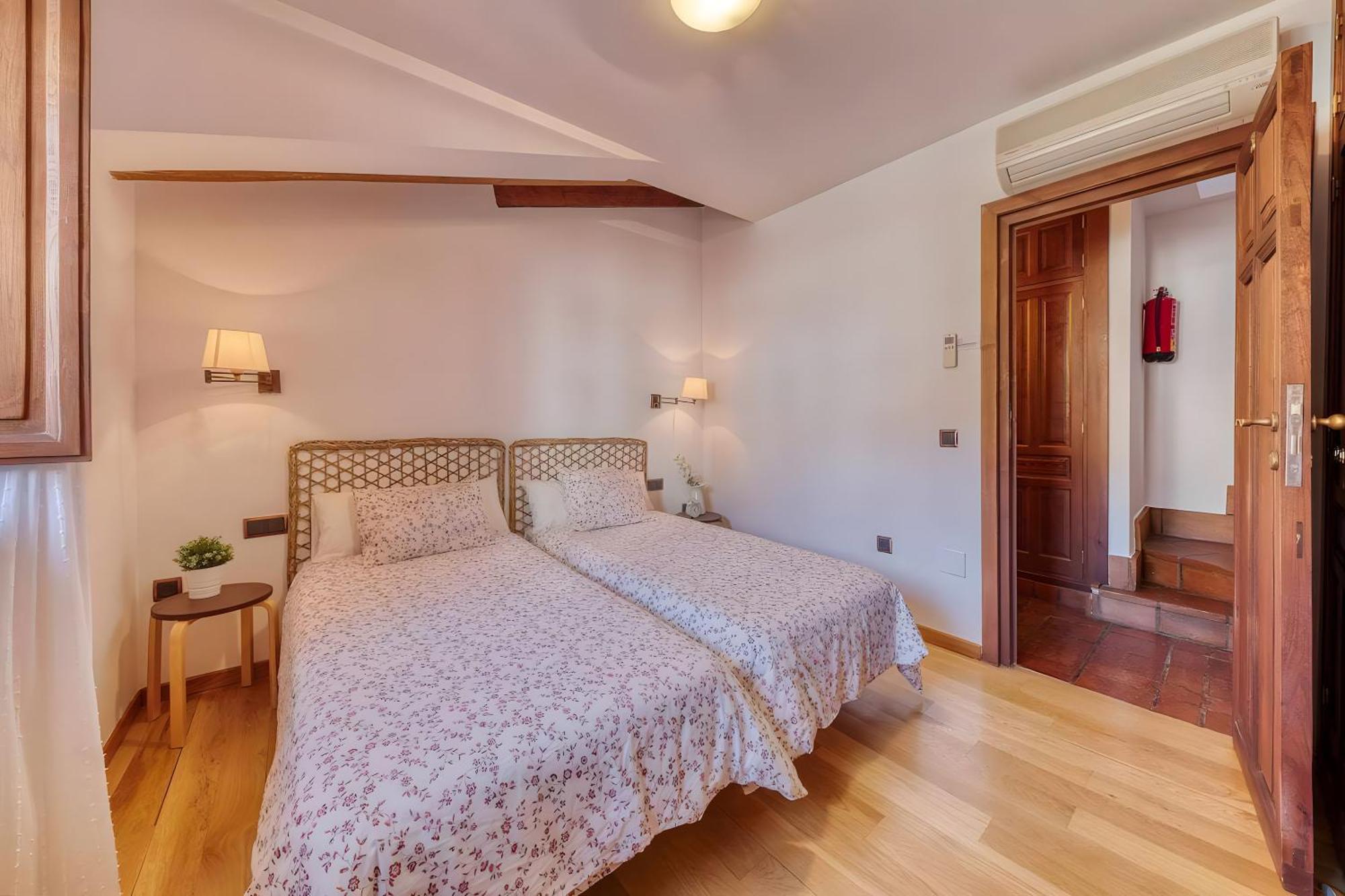 Casa Cuesta Del Reloj * Piedralaves