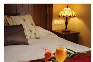 Dos Hermanas Hotel