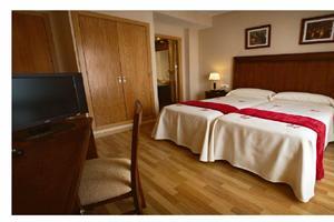 Dos Hermanas Hotel 3*
