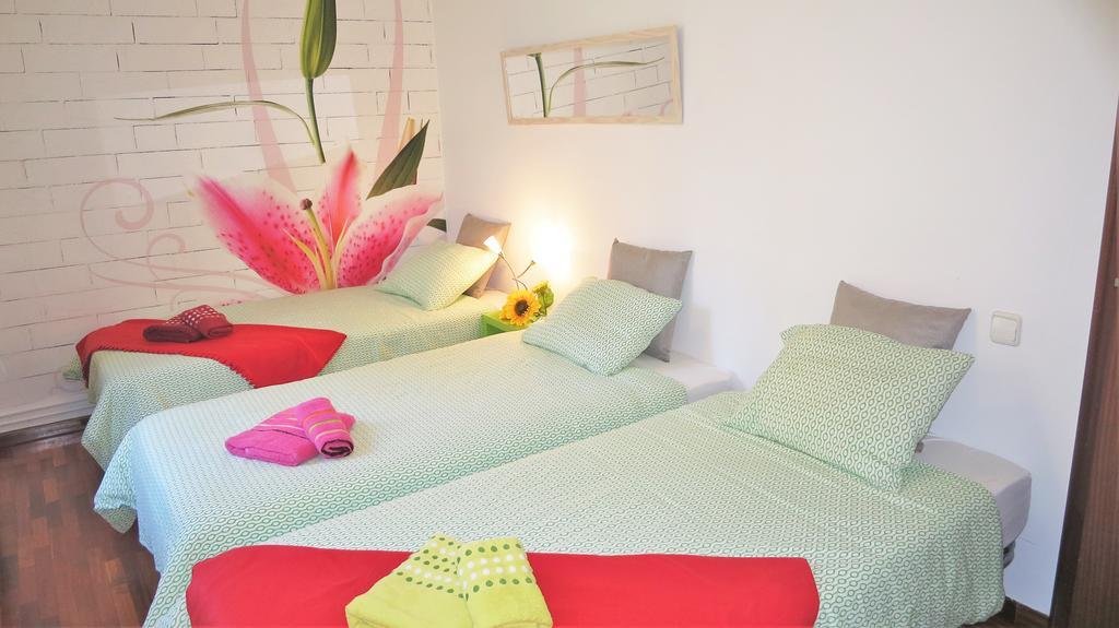 Nuria Seaview Beach-apartment *