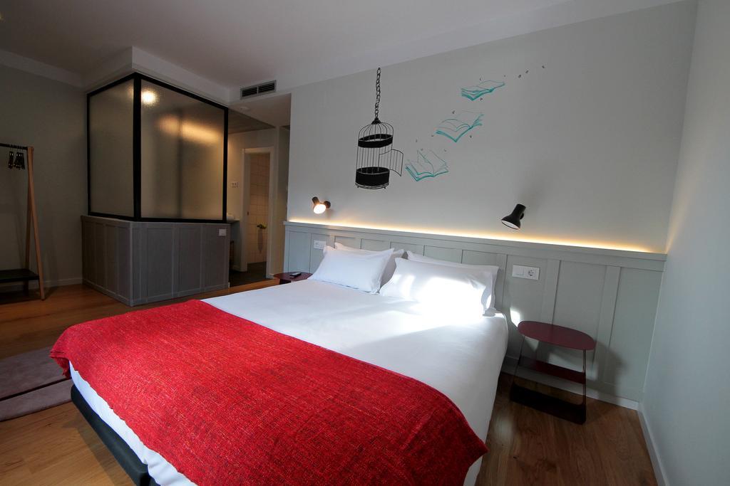 H Complutum Hostal *