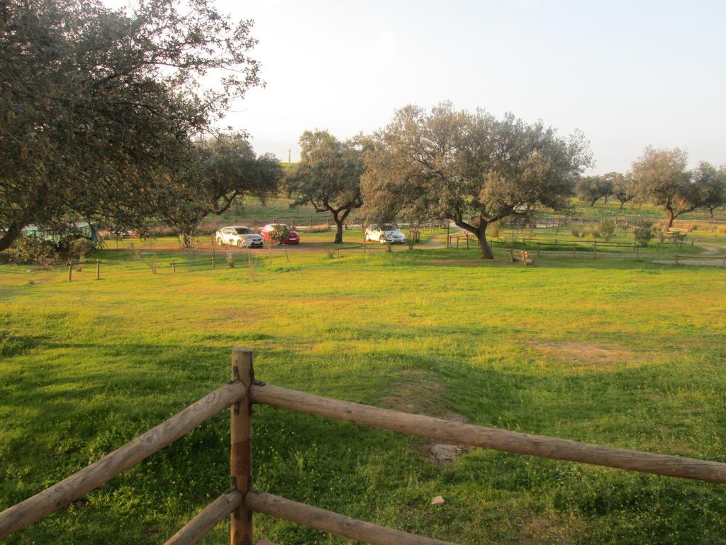 Aparthotel Chozos De La Dehesa La Roca de la Sierra