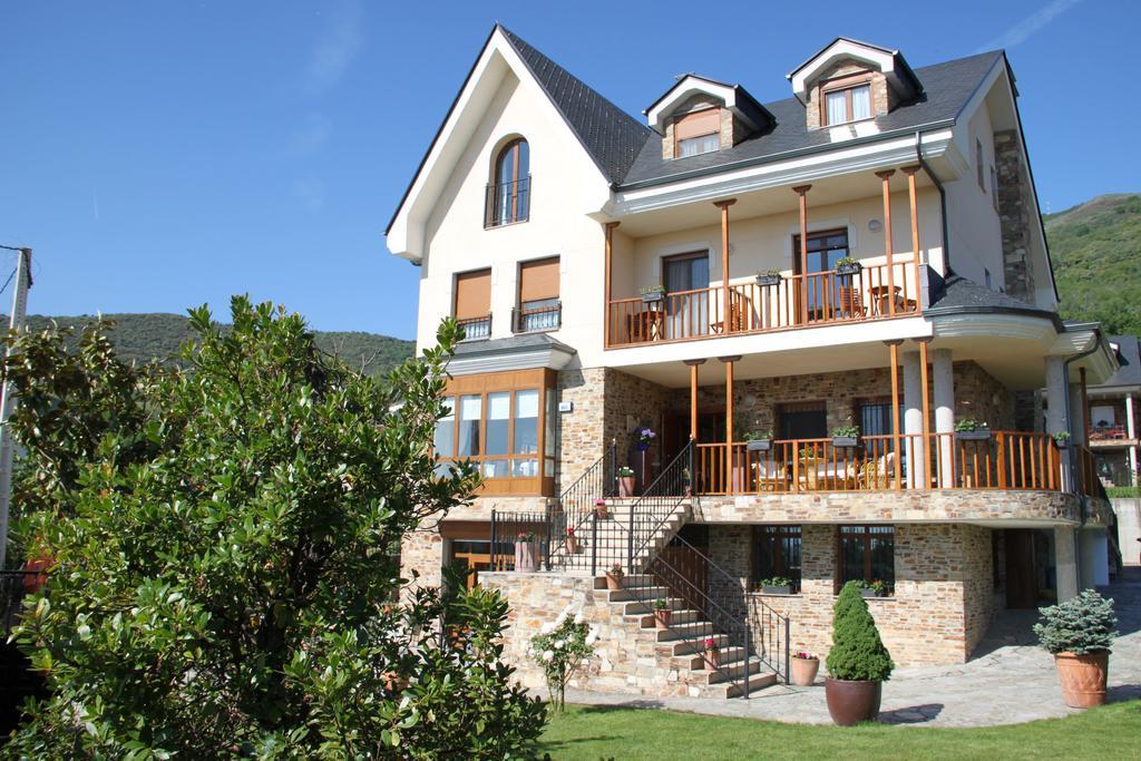 Mencia Hotel Corullón