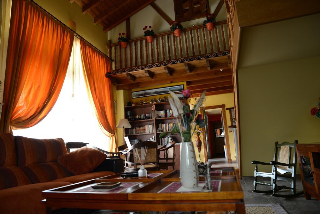 Guest house Alojamiento Bernabales Pamanes