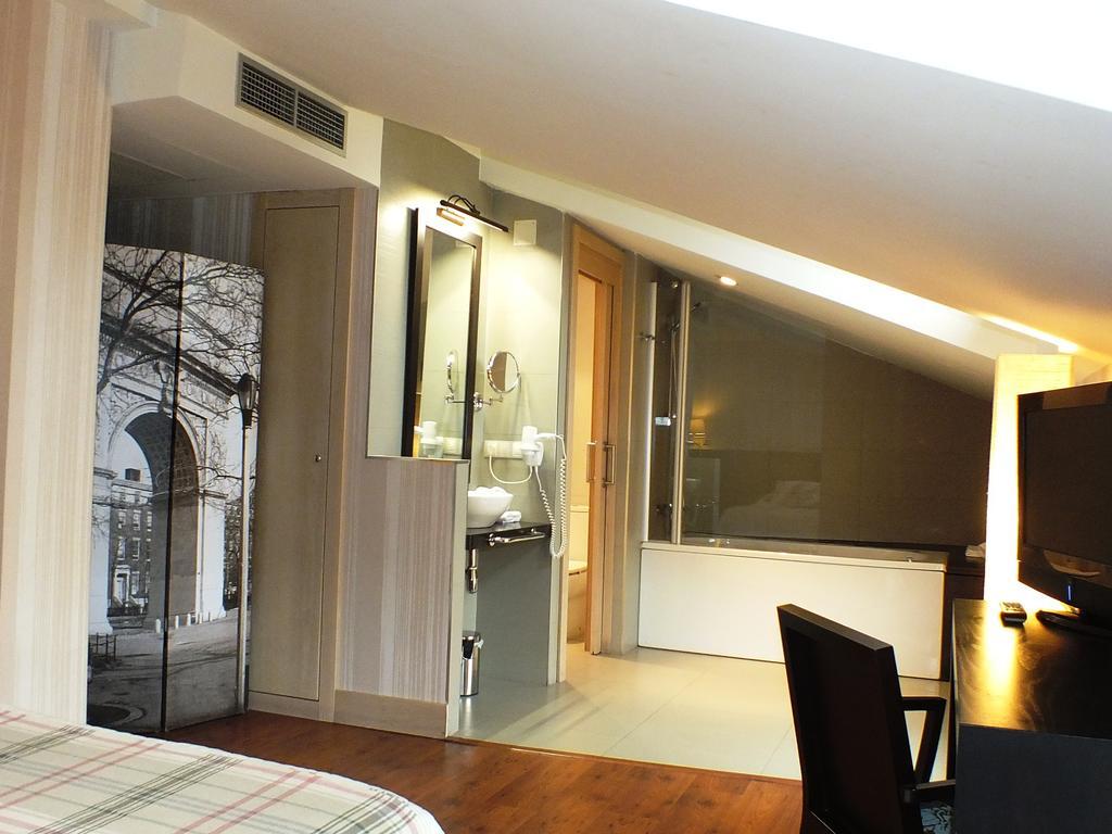 Hotel Puerta Del Arco 3*
