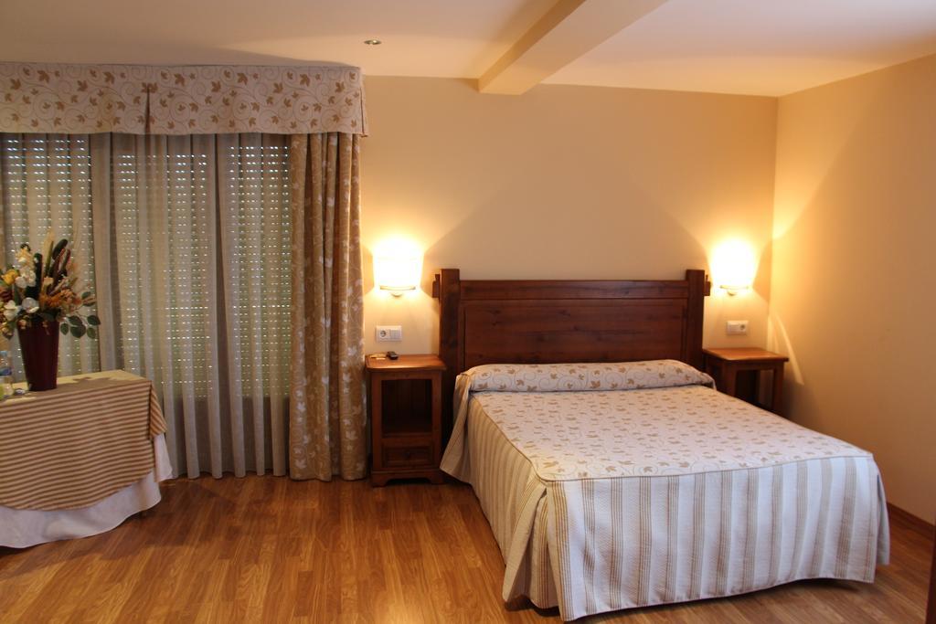 Tres Caminos Hotel 2*