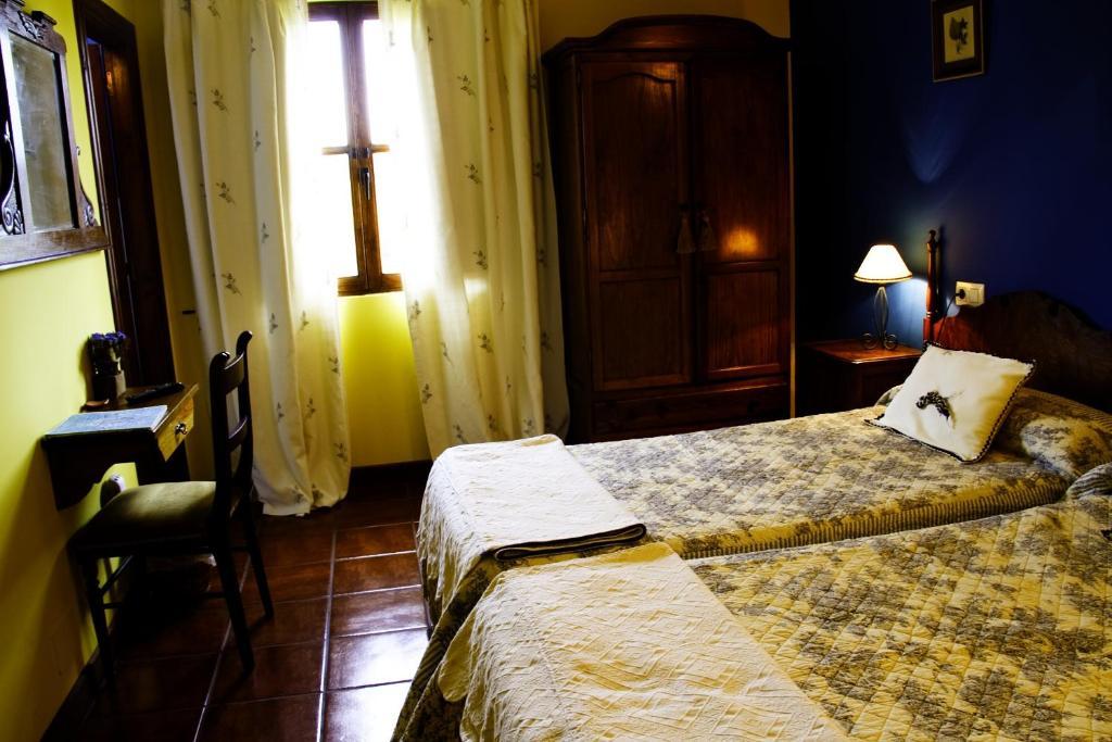 Hotel Fuente De Anjanas 3*