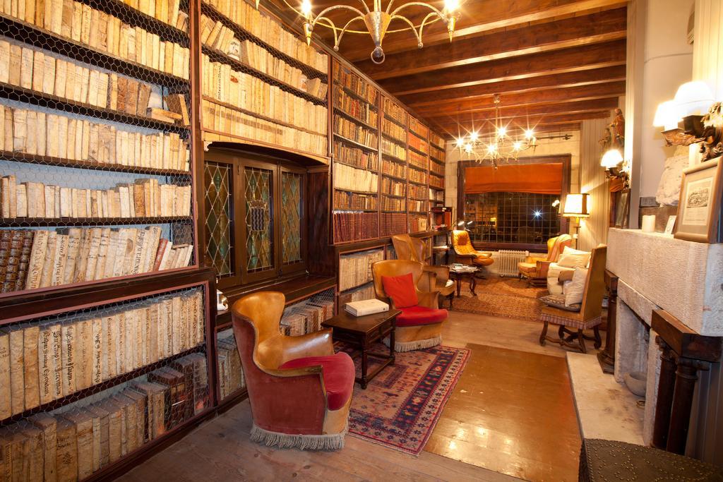 Lo Palauet De La Muralla Bed & Breakfast Balaguer