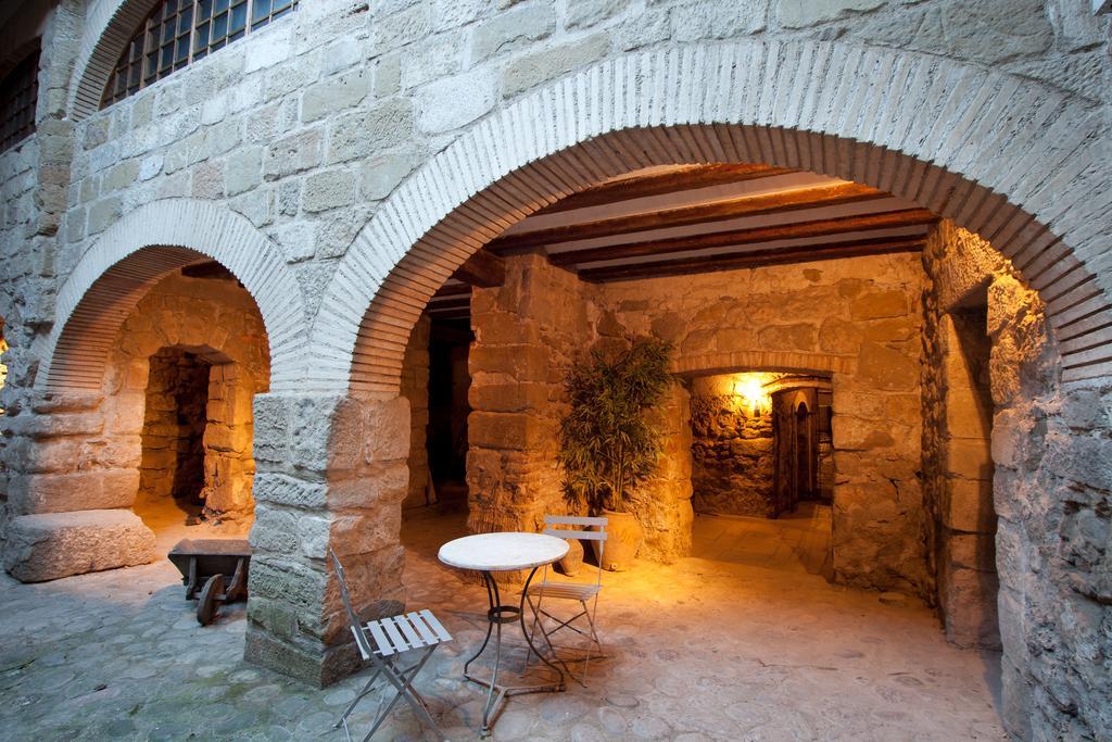 Lo Palauet De La Muralla Bed & Breakfast