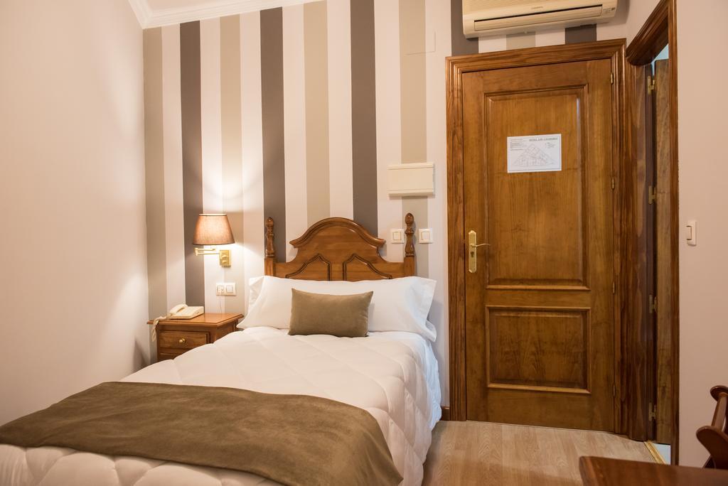 Los Cazadores Hotel *