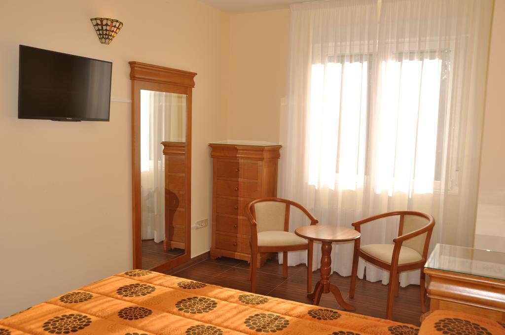 Hotel De Alba 3*