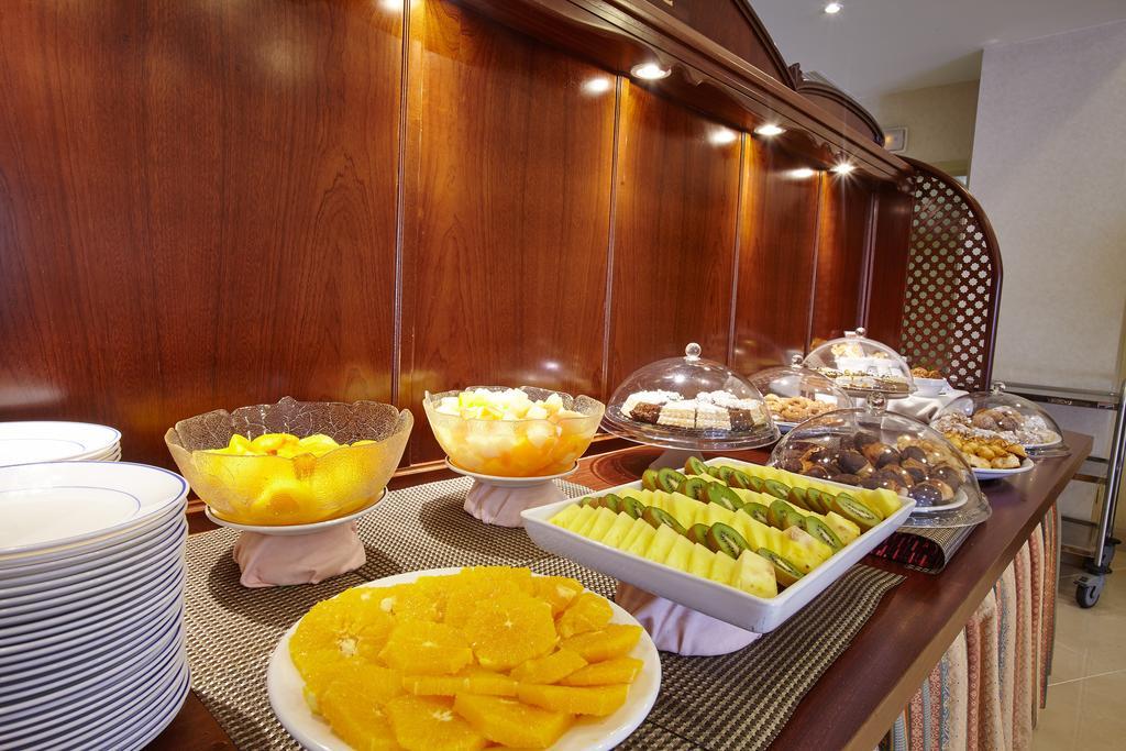 Vincci Mae Hotel 4*
