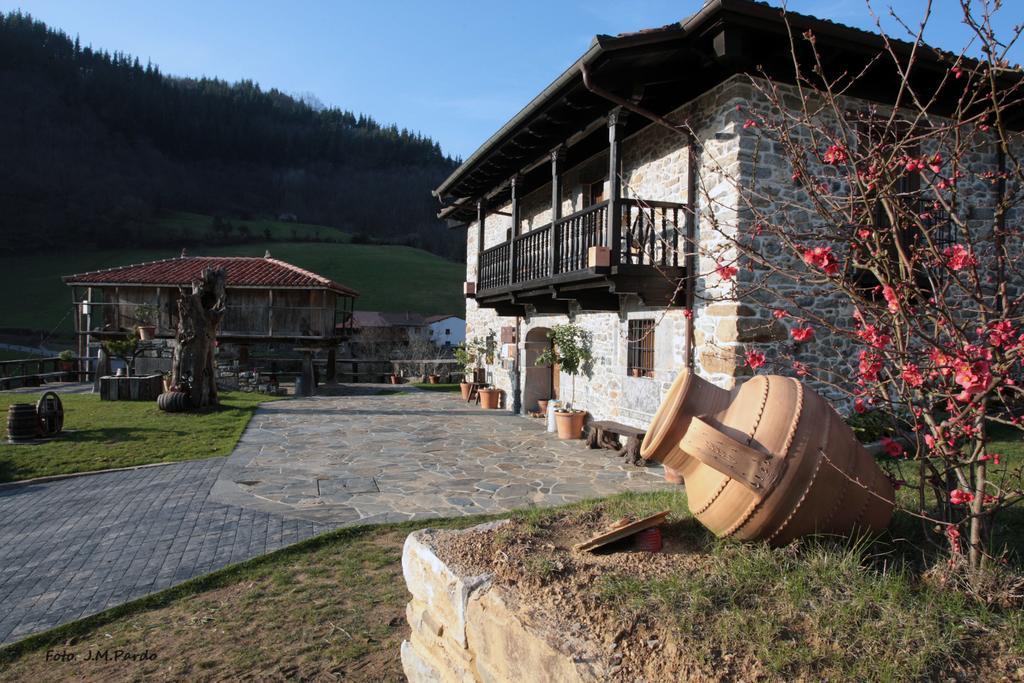 Casona De El Castañíu Serrapio