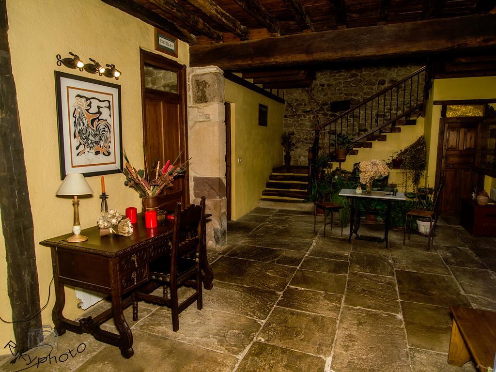 Corral Mayor Hostal La Serna