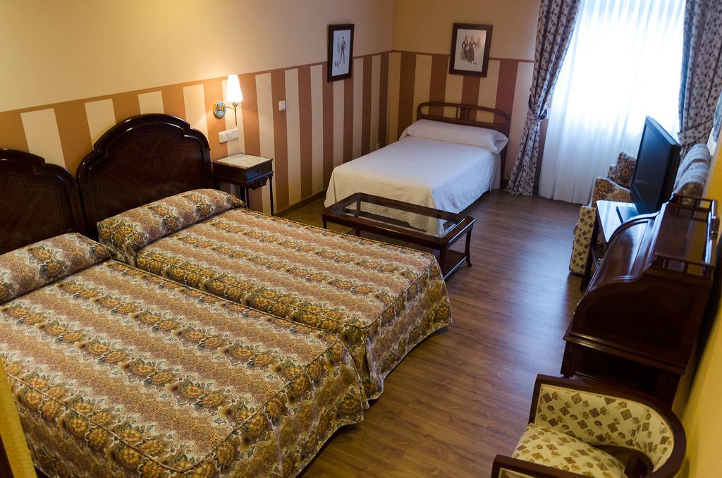 Hotel Dona Jimena 3*