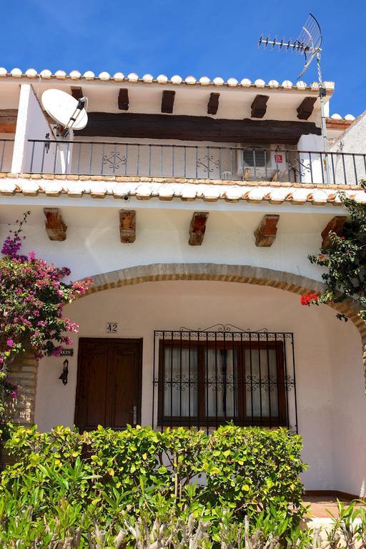 Townhouse In Las Rotas *