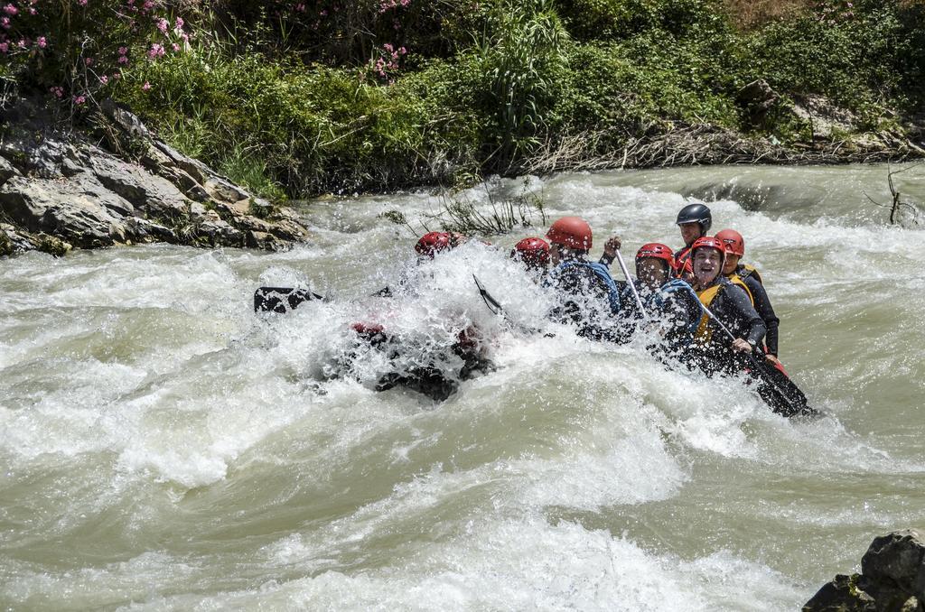 Centro De Ocio Alua Bungalows Camping Rafting Benameji