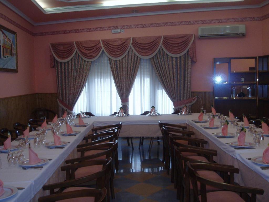 Hermanos Hotel 2*