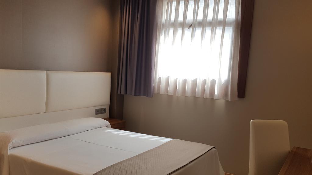 La De Roces Hotel *